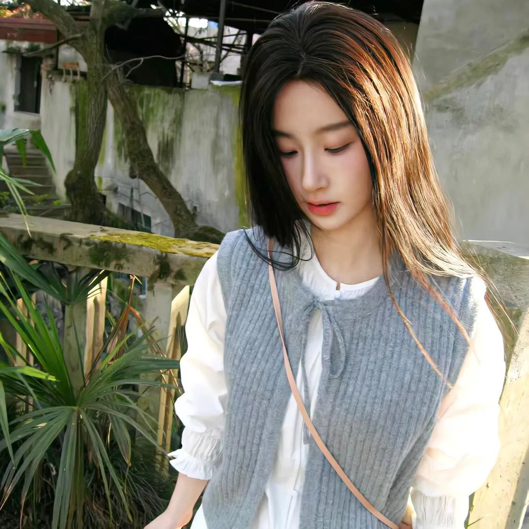 蝙蝠女侠第三季海报
